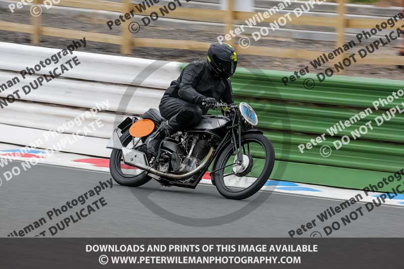 Vintage motorcycle club;eventdigitalimages;mallory park;mallory park trackday photographs;no limits trackdays;peter wileman photography;trackday digital images;trackday photos;vmcc festival 1000 bikes photographs